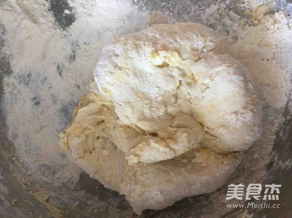 中种牛奶豆沙面包