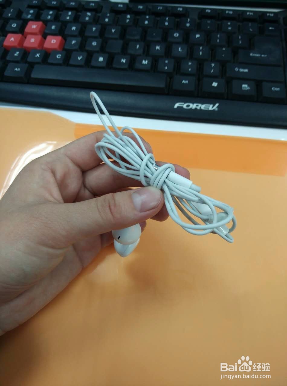 怎么在30秒之内正确收纳耳机线？