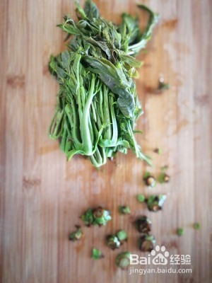 香椿炒鸡蛋的做法