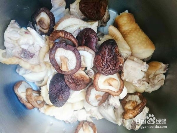 一碗暖心的香菇炖鸡面