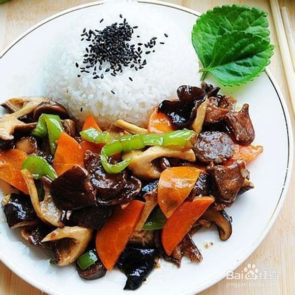 腊八蒜炒木耳的做法