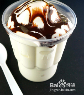 天气热了，做一杯巧克力圣代，鲜果元素来教你