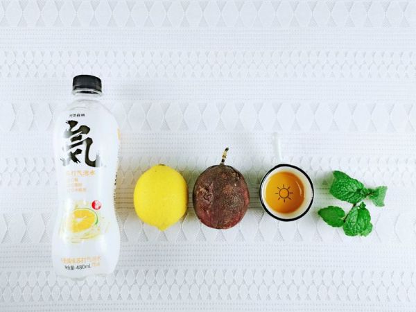 百香果柠檬气泡水