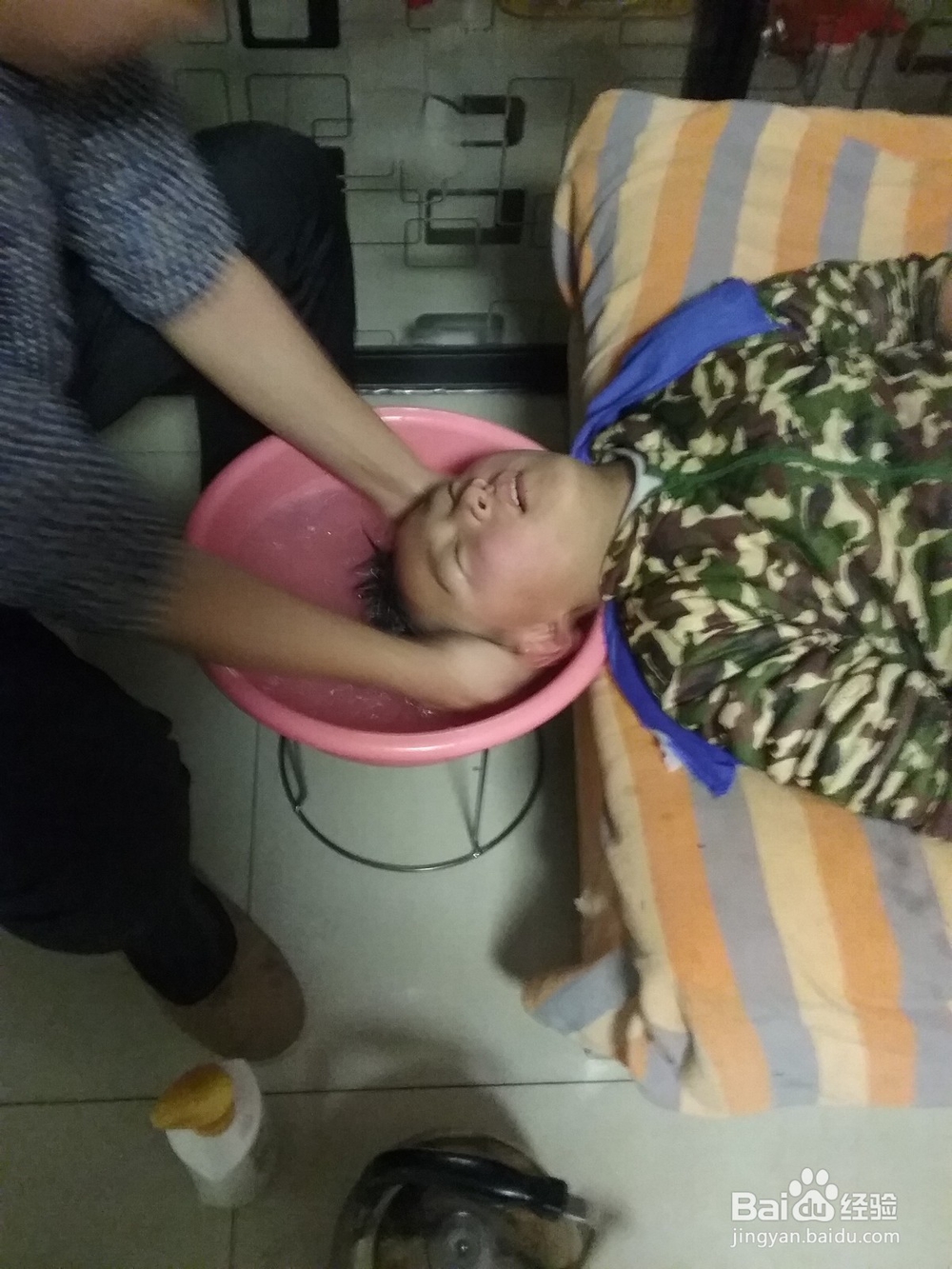 如何在家里给孩子舒服地洗头发