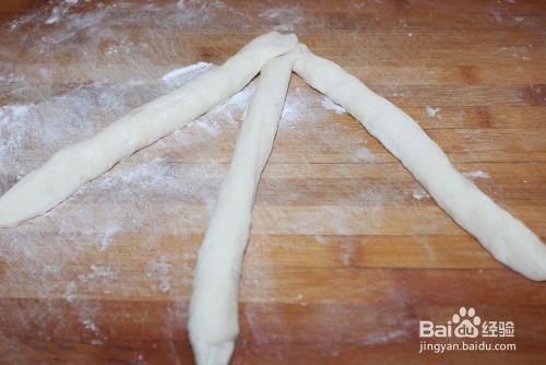 葡萄干辫子面包的做法