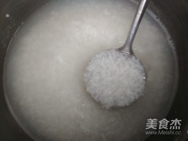 皮蛋瘦肉粥的做法