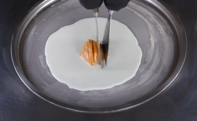 如何做出美味的柿子炒酸奶?