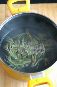 品味春天--香椿厚蛋烧