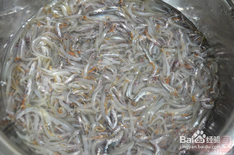 鲜美异常的槐花银鱼炒鸡蛋