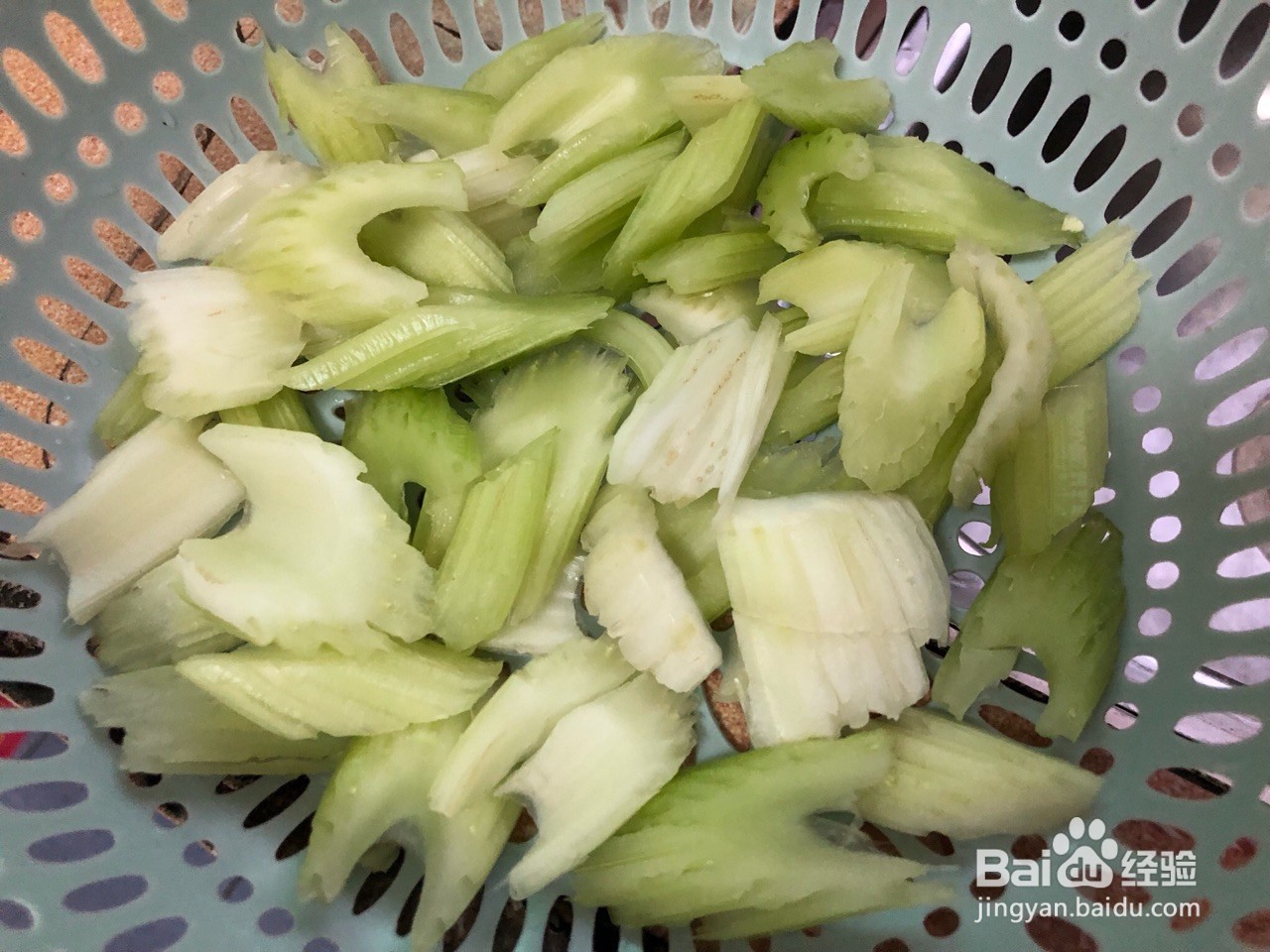 芹菜炒香干的做法