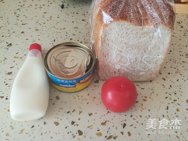 三文鱼番茄三明治