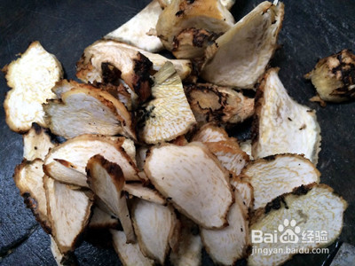 风萝卜蹄花汤的做法