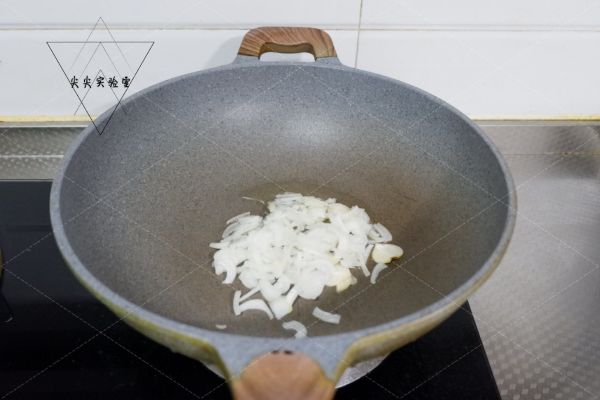 双椒紫菜烩高粱米