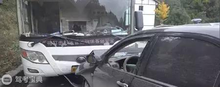 高速开车十大讨人嫌的动作，看你中了几条！