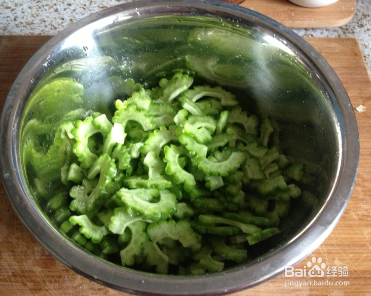 苦瓜炒蛋的家常炒法