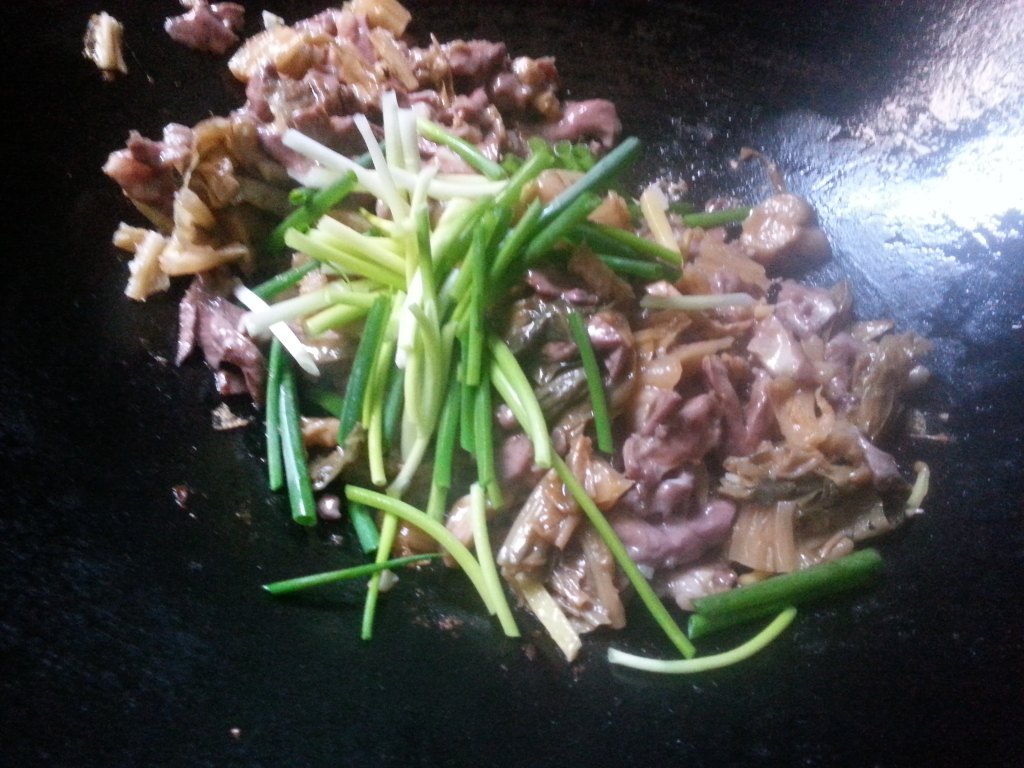 妈妈做的咸菜干炒猪心好吃极了！