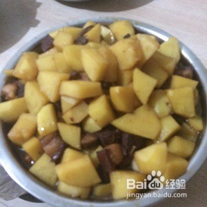 秘制红烧肉烧土豆的做法