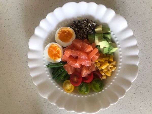 三文鱼藜麦沙拉