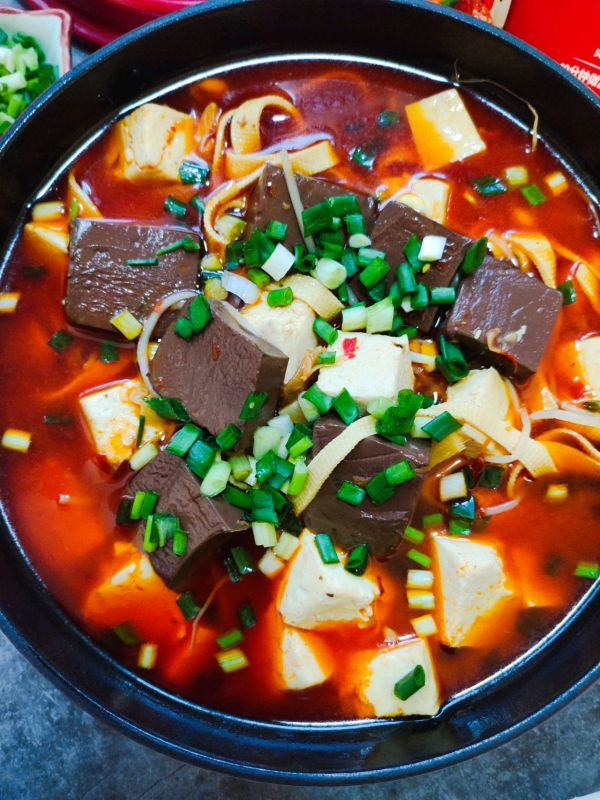 香辣鸭血豆腐锅