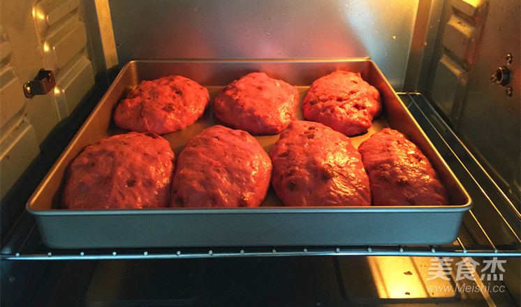 红曲提子干面包