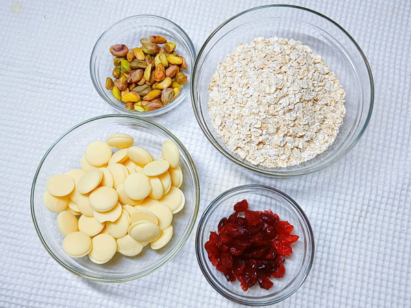 开心果燕麦巧克力甜甜圈