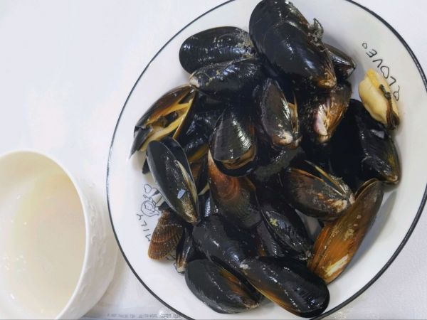 海鲜贻贝煲仔饭