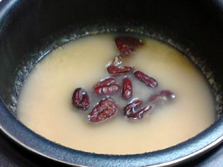 黄芪红枣小米粥