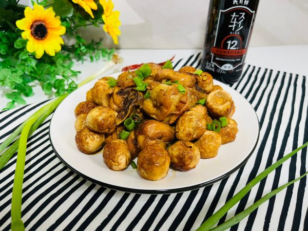 不需要炒糖色红烧鸡块焖鹌鹑蛋