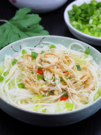 凉拌鸡丝面的做法