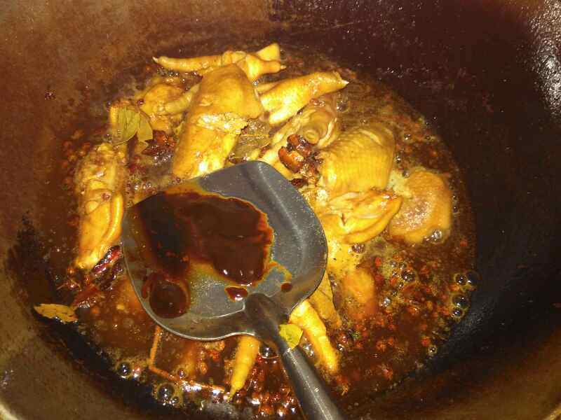 看着都让人流口水的脾酒五味烧鸡爪鸡翅你会做吗？