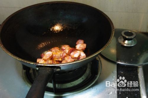 简易美食:腊肠香炒四季豆的做法