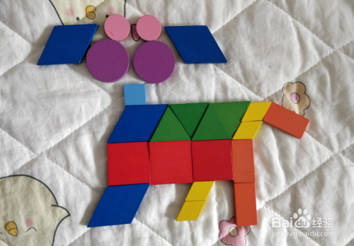 用几何形状积木怎么拼一只可爱的小狗?