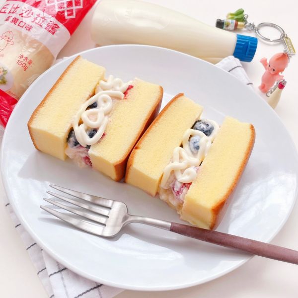 水果沙拉蛋糕三明治