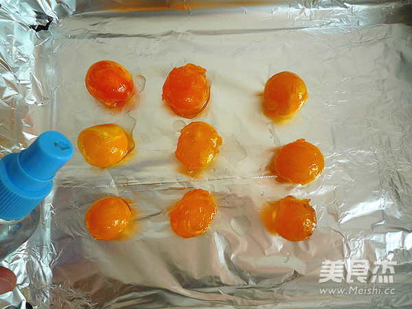 广式绿豆蛋黄月饼