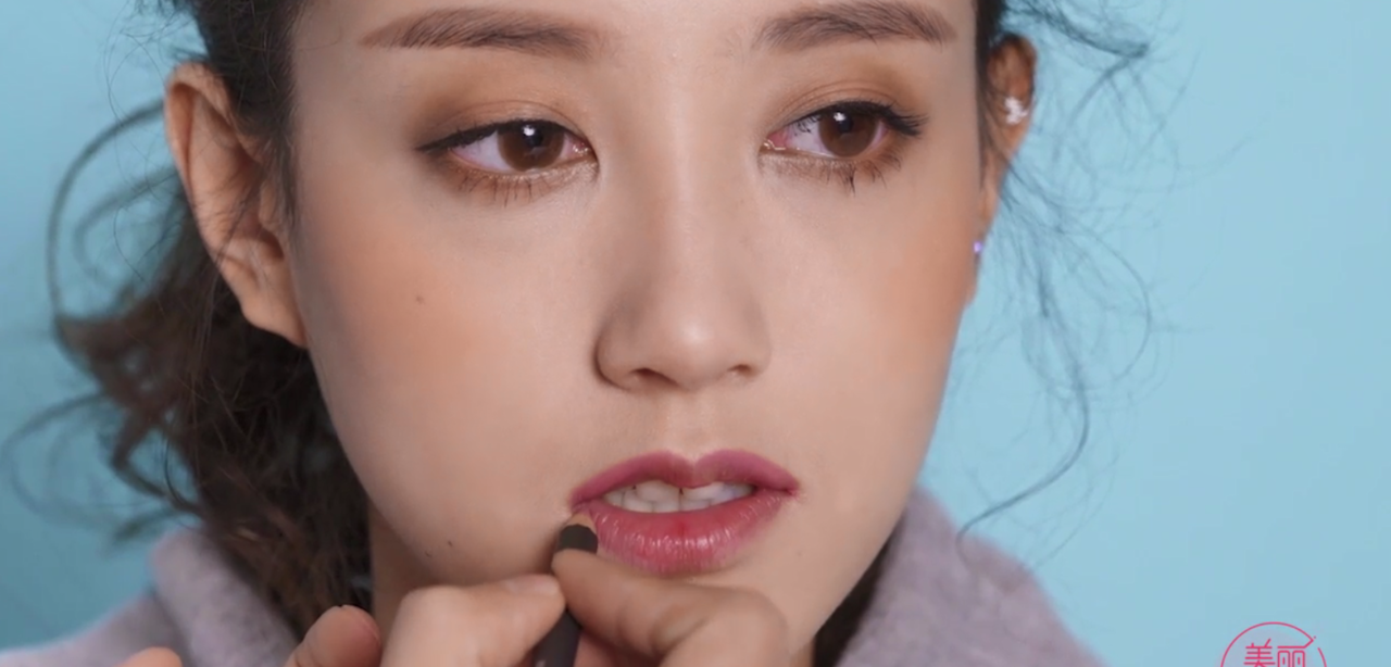 如何用修容打造嘴角上扬脸