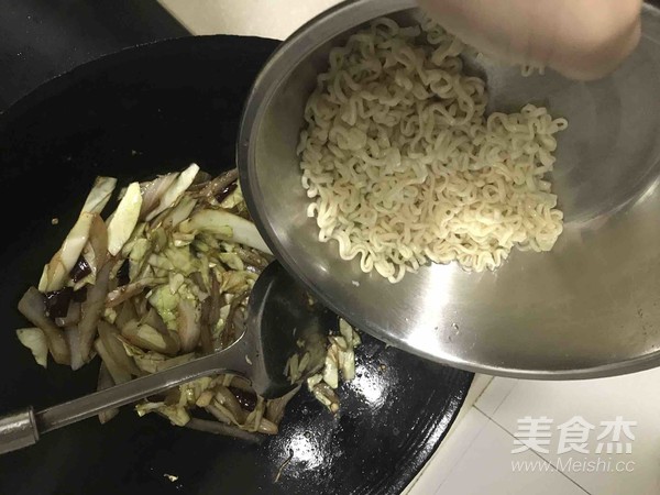 炒泡面的家常做法