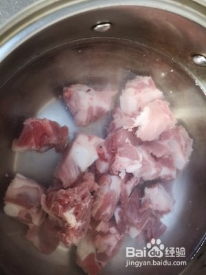 如何做出好吃的莲藕排骨玉米汤