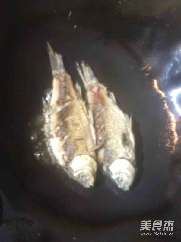 鲫鱼红薯汤的做法