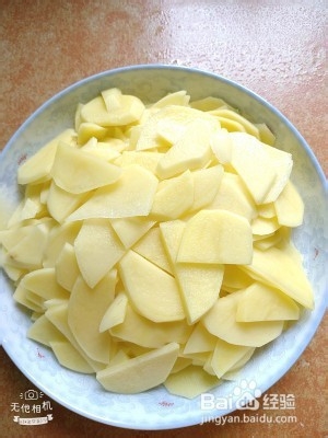 麻辣土豆片的做法。