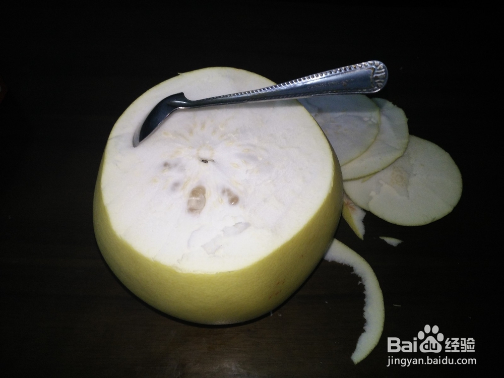 如何轻松剥柚子皮