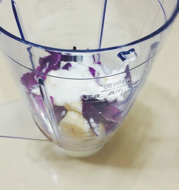 紫甘蓝菠萝香蕉奶昔