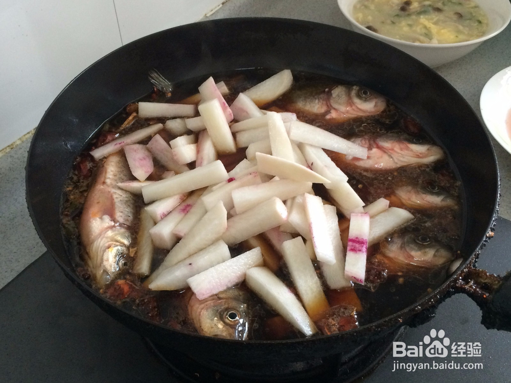 如何做鲫鱼炖白萝卜