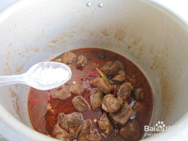 怎么做红烧牛毽子？