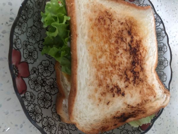 鸡蛋火腿三明治
