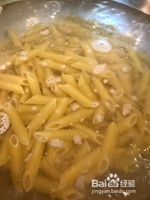 如何制作美味的青梅汁虾仁芦笋烩通心粉？