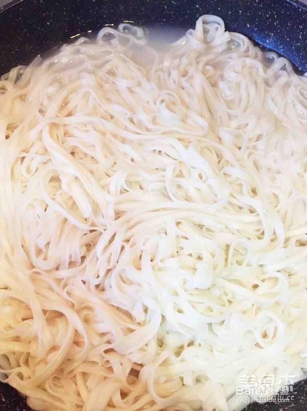 西兰花肉丝鸡蛋面