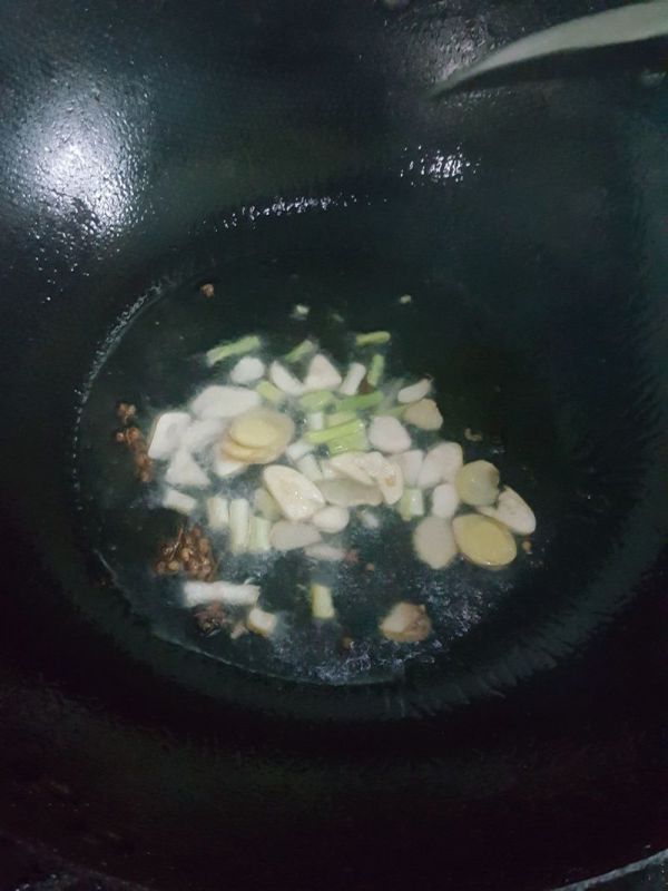 泡菜木耳爆炒腊猪肝