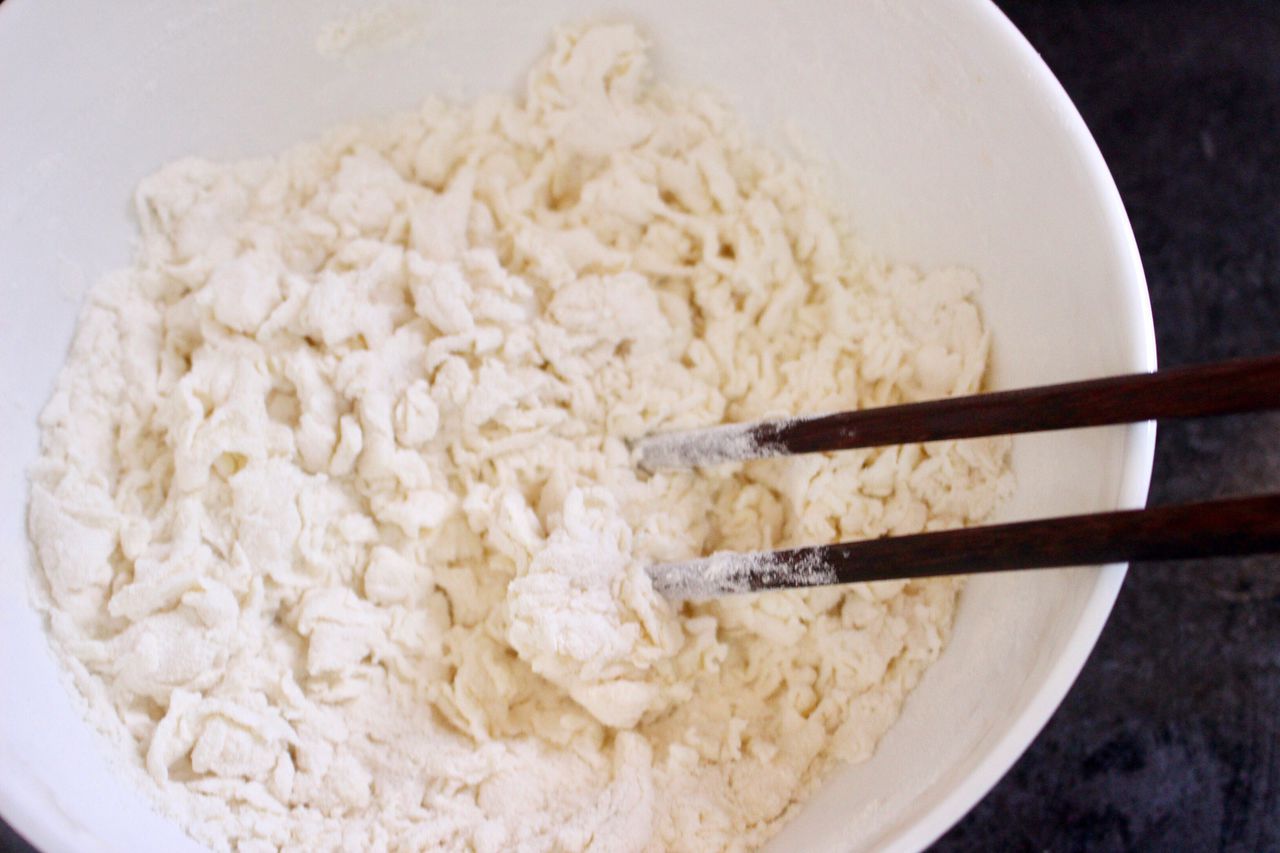 紫薯饼的做法，好吃而不腻！