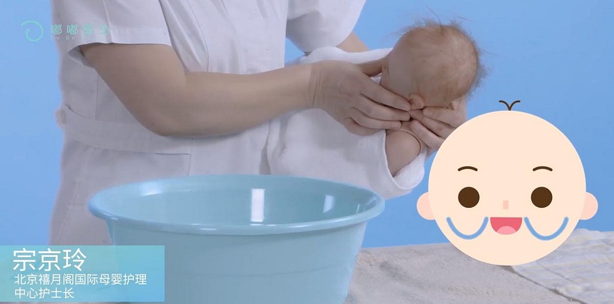 如何给宝宝洗澡？