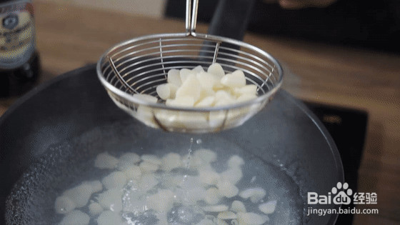 蒜香酱油炒饭的做法